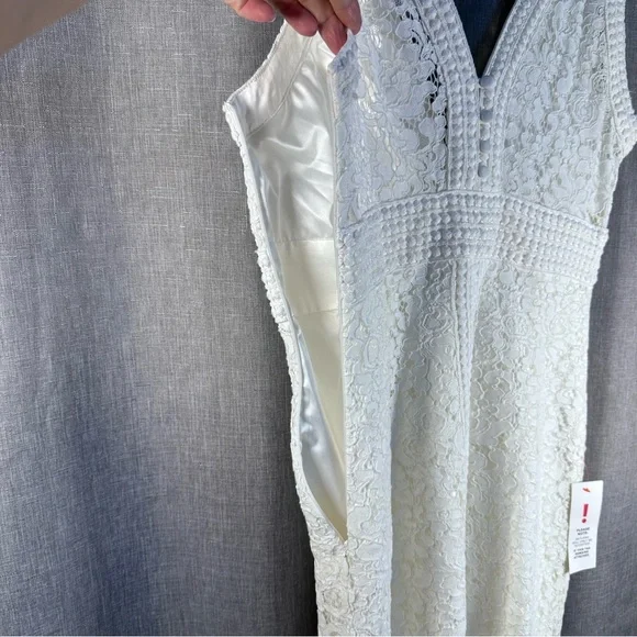 Halter Lace Front Slit Dress In White Size 6. NWT - Picture 5 of 13